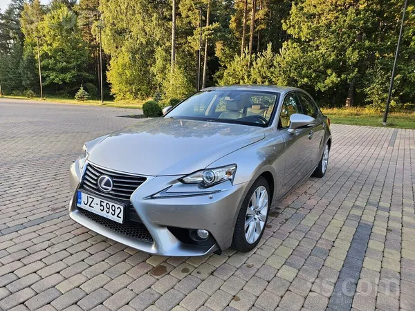 Lexus Lexus Is300H, 2015. gada 2.5L hibrīds. Gaišs ādas 