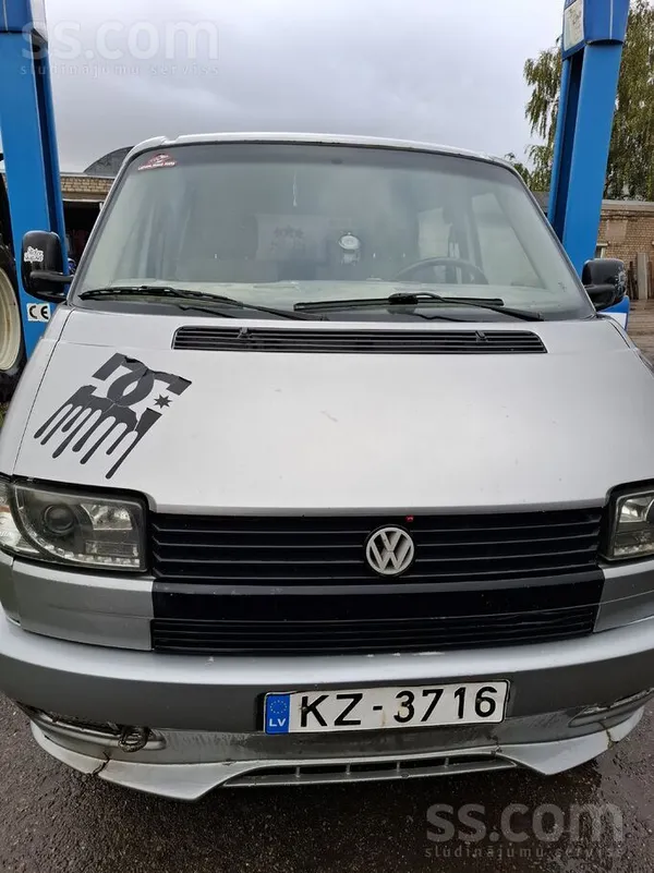 Volkswagen Pārdod kravas furgonu ar kārbas defektu.