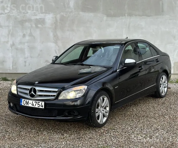 Pārdodu vai mainu. 

Mercedes Benz C320 Cdi W204

-2007.gada. 
-3.0 dīz