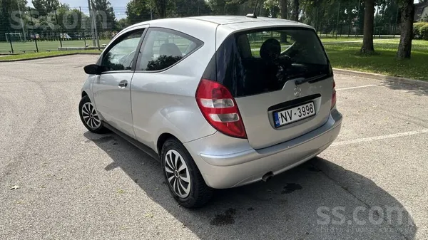 Ja meklē vienkāršu pārvietošanas līdzekli, tad šis būs īstais. Pārdodu Mercedes A160, 2005 gads, 2, 0D 60Kw, automāts. Kārba ...