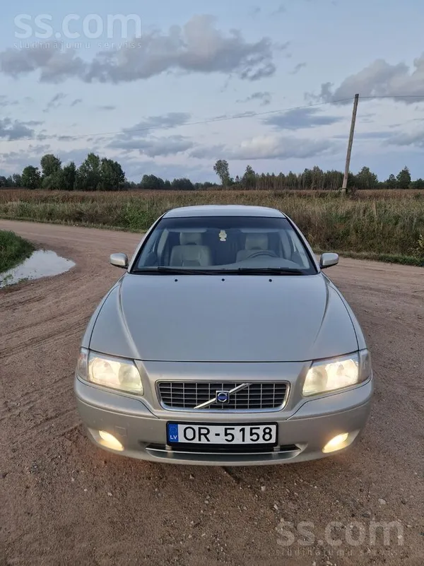 Pārdodu tiešām koptu un uzpasētu volvo. Vienmēr sekots līdzi, līdz ar to arī