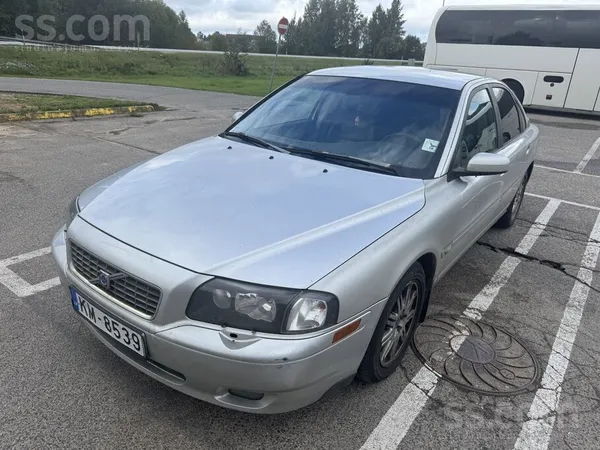 Volvo Pārdod Volvo S80.