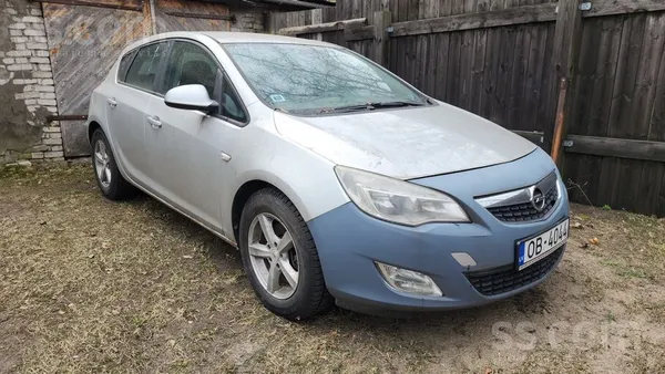 Opel 2011. gada Opel Astra J hečbeks, manuāls, 1.7 turb
