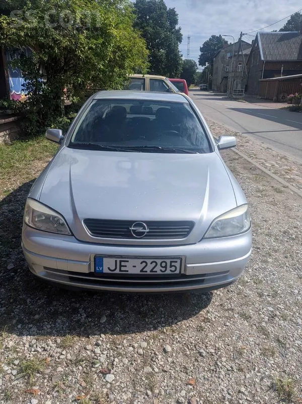 Pārdodu opeli, ritošais labs, motors kārba strādā labi, izrūsējis nav, nelie