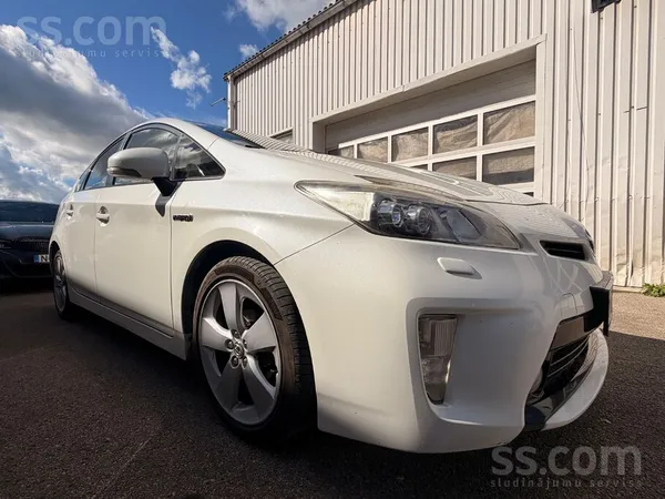 Toyota Pārdodu ekonomisku un uzticamu 2012. gada Toyota P