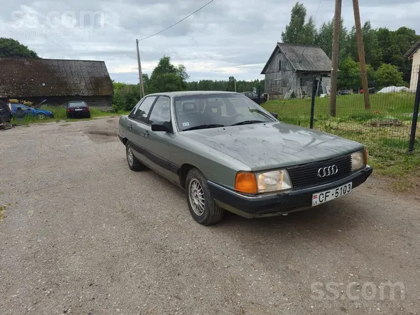 Audi 100