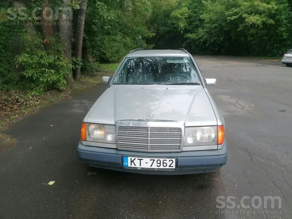 Mercedes Продаётся Мерседес Бенц Е300.