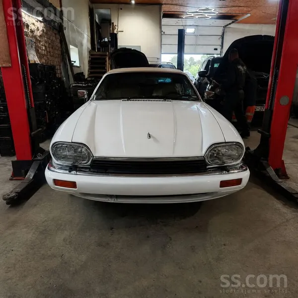 Pārdošanā skaists 1994. gada Jaguar Xjs 2+2 britu klasika ar elegantu dizain