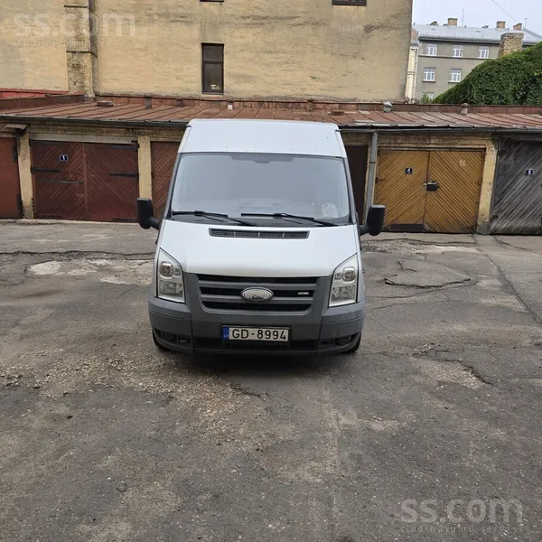 Pārdod uzņēmuma darba busu