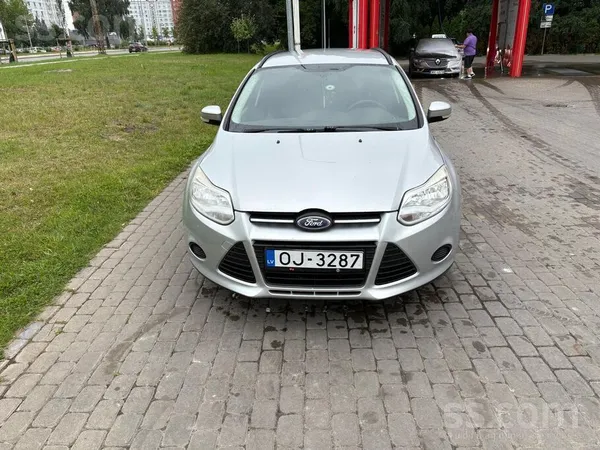 Ford Pārdodu ekonomisku un ietilpīgu Ford Focus univers