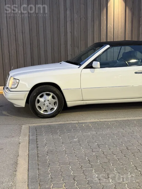 Mercedes Mercedes benz - A124 (e220 cabrio)
