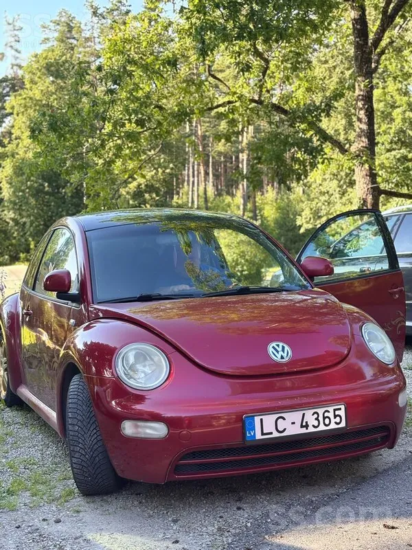 Volkswagen Pārdod Volkswagen New Beetle.