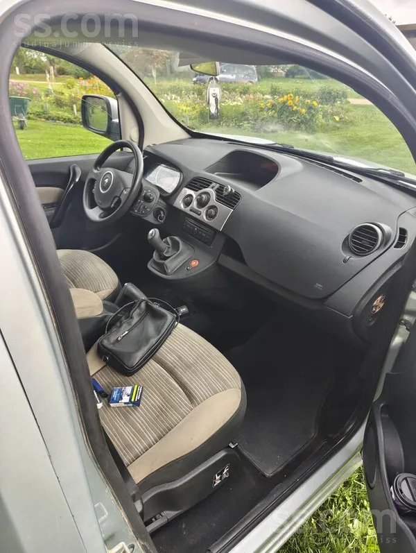 Renault Zobsiksna mainīta pirms 15000 km, jauns starteris,