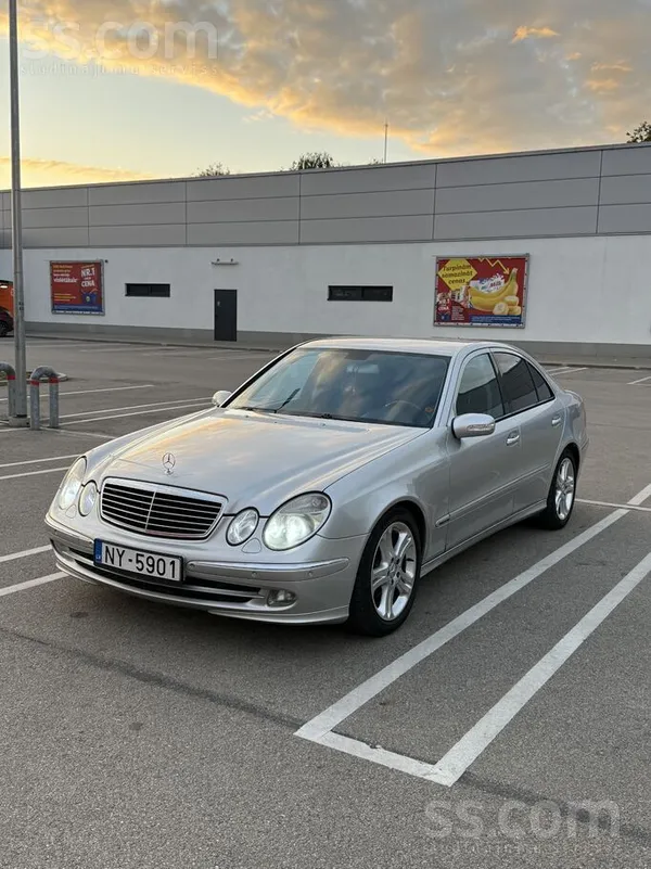 Mercedes Auto labā un koptā stāvoklī, ar ļoti bagātīgu komp
