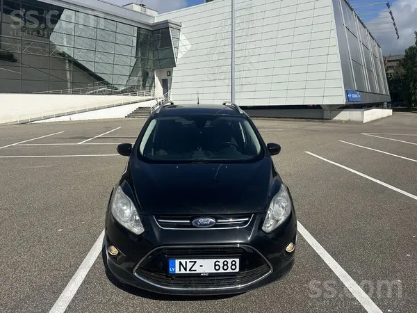 Ford Продаю Ford Grand C-Max в богатой комплектации, дв