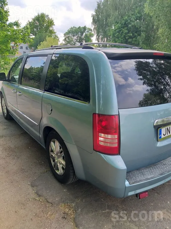 Chrysler Pārdodu Chrysler Town & Country (2010. gads) maksi