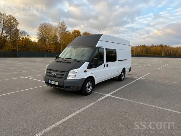 Ford Pārdod Ford Transit, 2013. gads