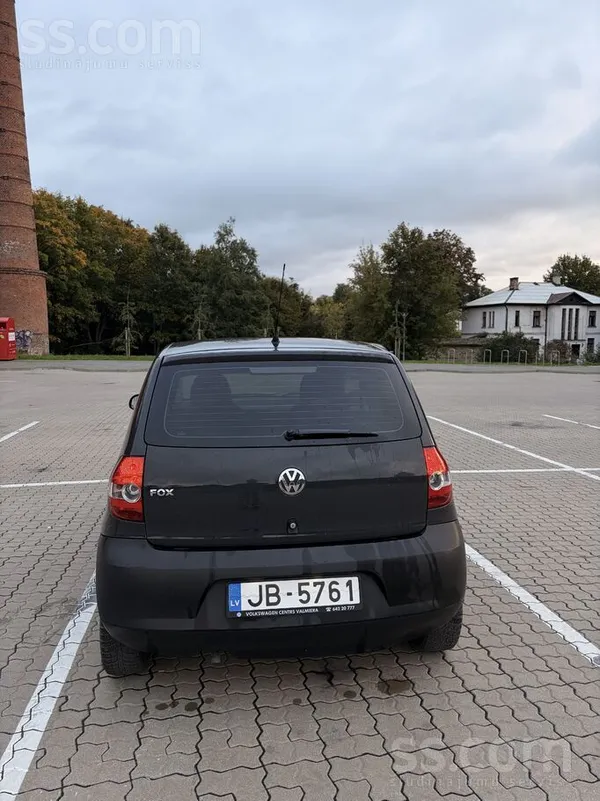 Volkswagen Fox 2011, 1.2 benzīns, Manuāls, Hečbeks, Pelēks — Latvijā