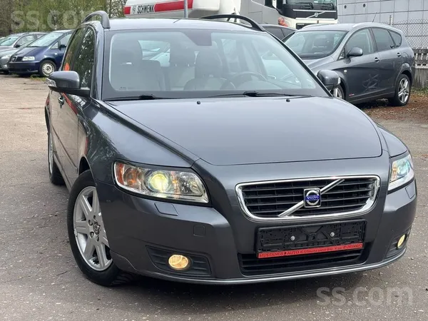Volvo V50 - 1