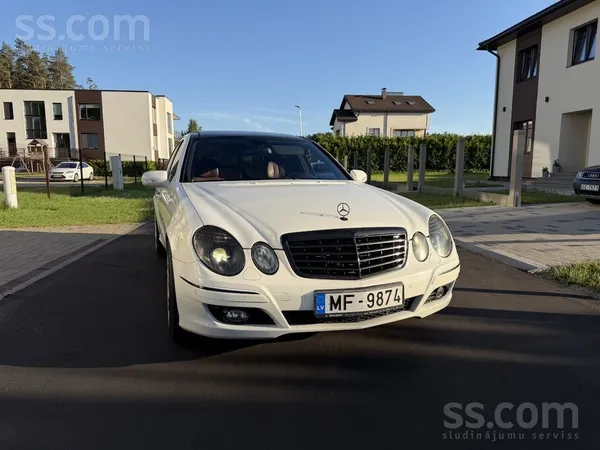 Pārdodu labu MB E320.
Motors un kārba darbojas teicami. 
Nesen veikta apkope, kā arī nomainītas priekšējās bremzes. 
Ritoš ...