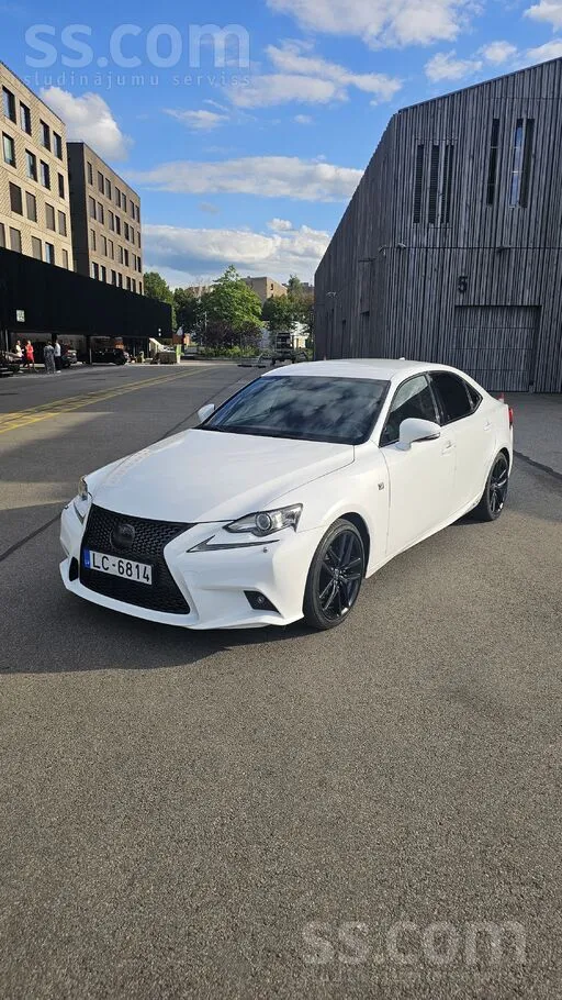 Lexus IS