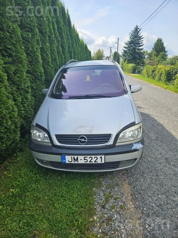 Opel Pārdodas Opel Zafira auto, 2002. gada. Stāvoklis a