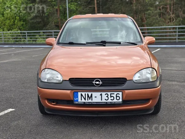 Pārdod 2000.gada Limited edition izlaiduma Opel Corsa ar ekonomisko 1.0 12V