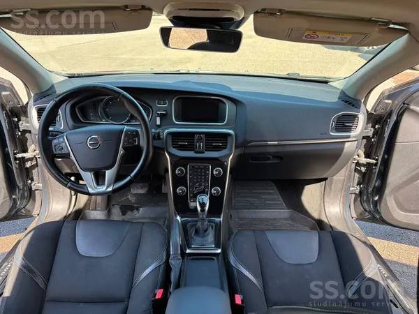 Volvo V40