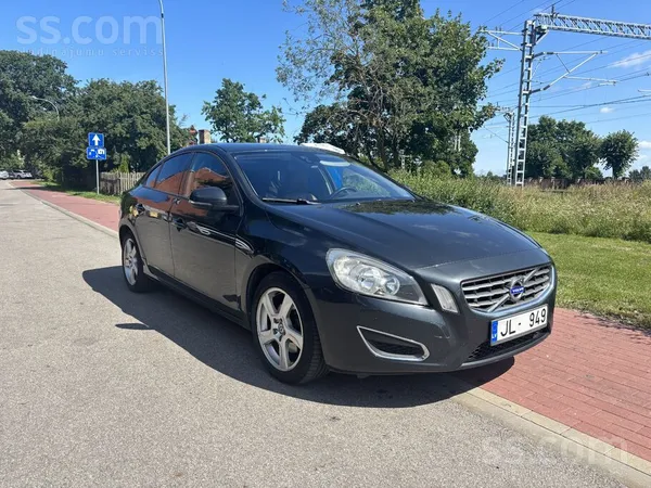 Volvo Mašīna tehniski teicamā stāvoklī. Nomainīts - zobs