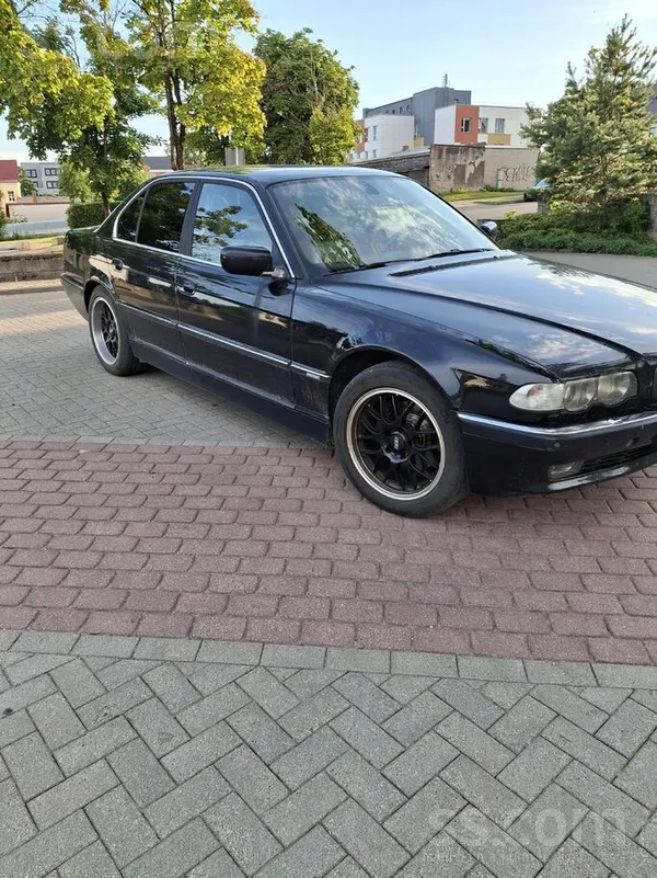 Pārdodu auto normālā stāvoklī, tehniski ok, vizuāli roka jāpieliek. Šis tas jau metināts apakšā, jauns labais spārns. Motors ...