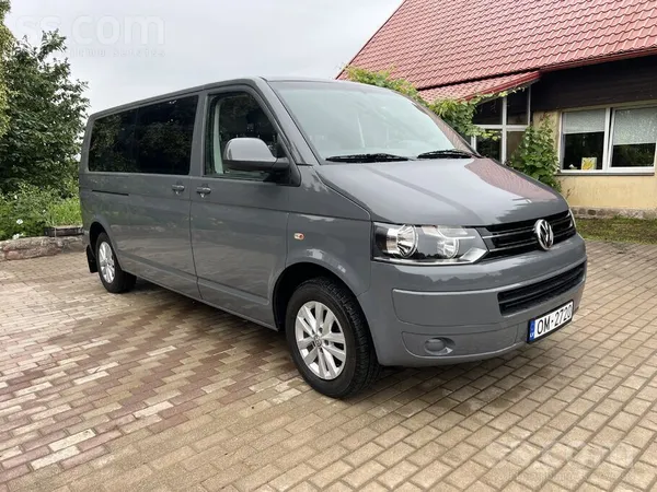 Auto labā tehniskā un vizuālā kārtībā skate bez aizrādījumiem garā bāze
