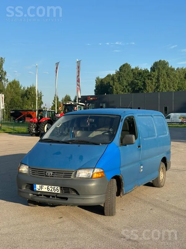 Toyota Tiek pārdots kvalitatīvs un izturīgs darba auto. 