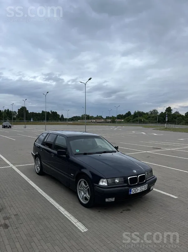2 gadus atpakaļ no Vācijas. Izskatīgs un kopts E36 unītis 318i. 
Priekš e36 dzīvs, diezgan skaista, taisna virsbūve, vizuāli ...