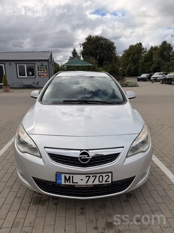 Opel Opel Astra Sports Tourer, 2012. gads