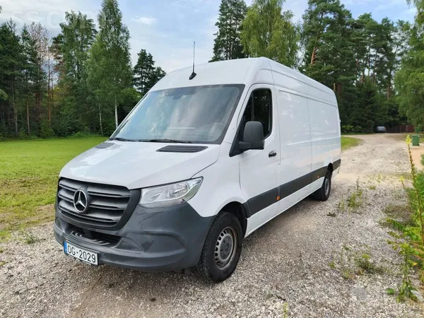 Mercedes Automašīnu pārdod juridiska persona. 