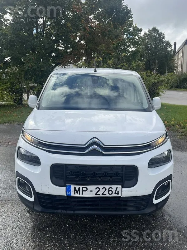 Cena ar Pvn. Auto ļoti labā tehniskā stāvoklī. Tikko izieta tehniskā skate,