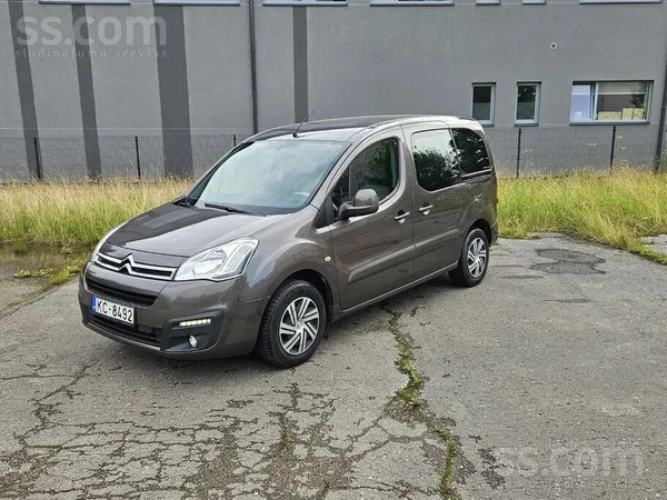 Citroen Berlingo Multispace skaistā moka metallic krāsā ar patiesu nobraukumu bez negadījumu vēstures, lieliskā tehniskajā un ...