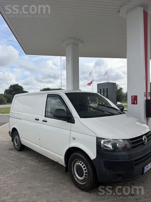 Volkswagen VW T5 busiņš kurš vizuāli dzīvi redzējis, bet tehn