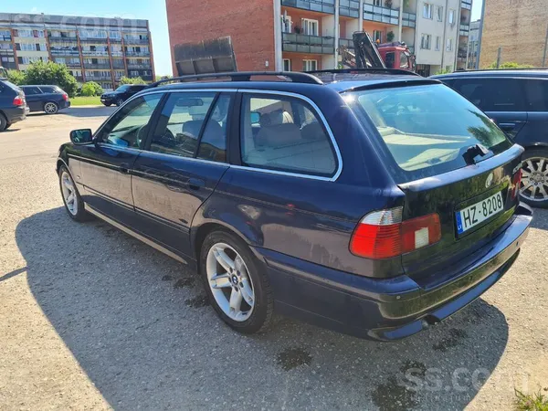 Bmw e39 touring, ir vizuāli defekti piemēram bagāžnieka vākam bukte, bet var