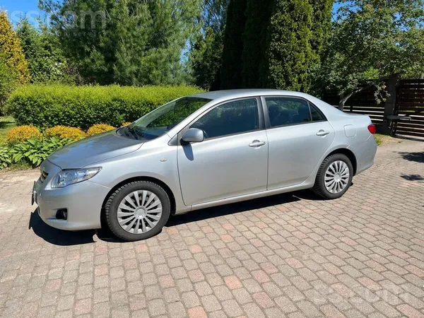 Pārdod Toyota Corolla. Laba tehniskā stāvoklī. Ir vizuālie defekti. Mašīnu v