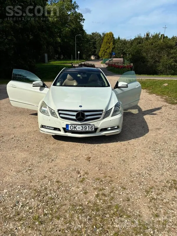 Mercedes Mašīna ir labā stāvoklī, reizēm mēdz būt problēmas