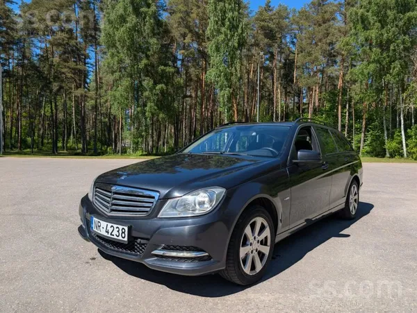Pārdodu labu facelift Mercedesu bez Rūsas. 
Mašīna iet stingri nekas negrab. 
Loti ekonomiska , kas nav mazsvarīgi šodienas ...