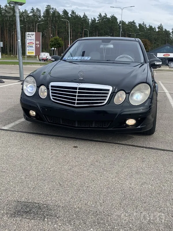 Mercedes Pārdodu 2002. gada Mercedes-Benz Avantgarde. 
