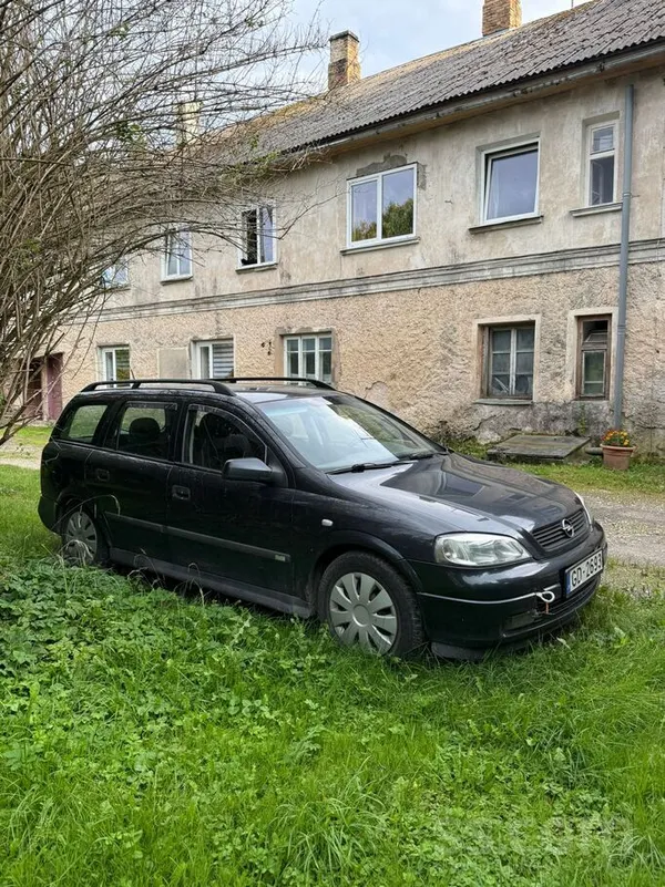 Opel Auto 2 mēnešus jav stāv, bet ik pa laikam tiek izr