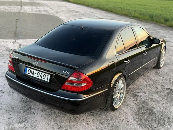 Mercedes E320