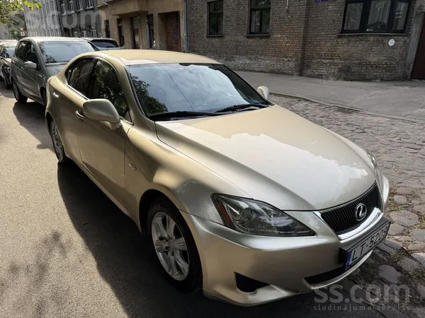 Lexus Продаю хороший lexus is250, коробка автомат, ездил