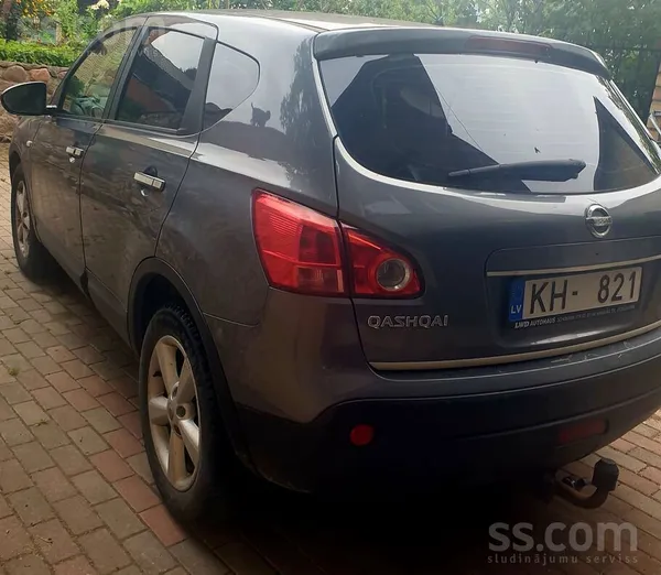 Nissan Pārdod sakarīgu automašīnu ar mazu degvielas patēr