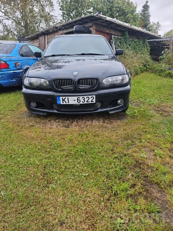 Pārdodu automašīnu. Virsbūvei ir dažādi vizuāli defekti, kas redzami fotogrā