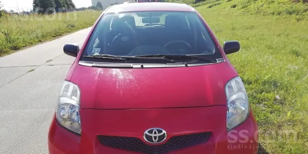 Toyota Продается Toyota Yaris 1, 3 бензин, машина в хорош