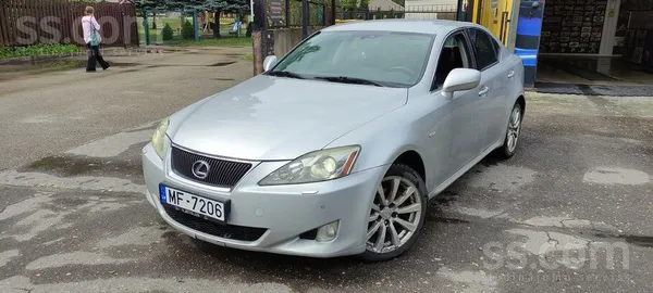 Lexus IS